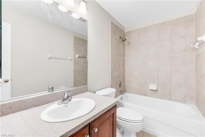 Secondary bathroom with tub/shower combo