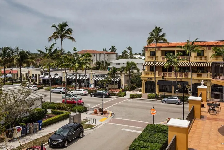 View of 5th ave Naples with sidewalks, street lights, and curbs