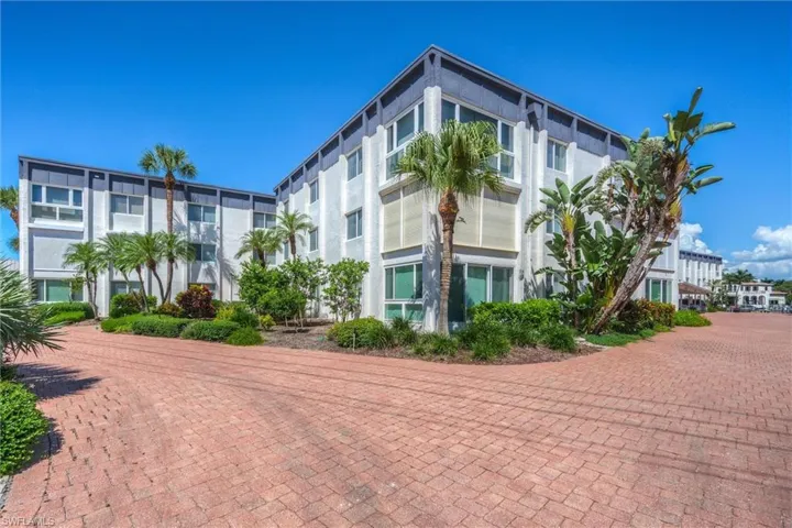 La Villa Riviera