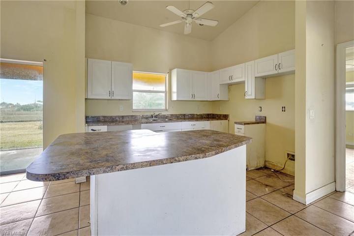 1726 NE 17th TER, CAPE CORAL FL 33909