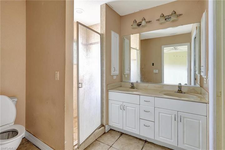 1726 NE 17th TER, CAPE CORAL FL 33909