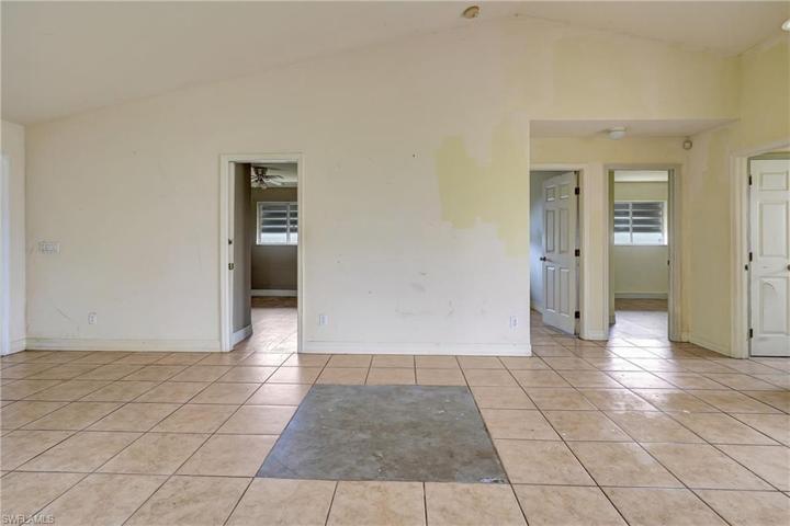 1726 NE 17th TER, CAPE CORAL FL 33909