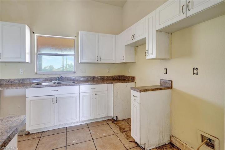 1726 NE 17th TER, CAPE CORAL FL 33909