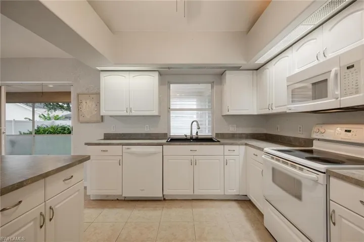 1323 Se 21st Ave, Cape Coral Fl 33990