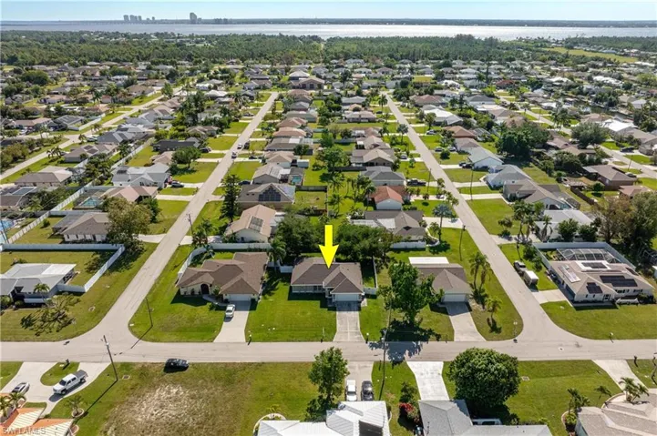 1323 Se 21st Ave, Cape Coral Fl 33990