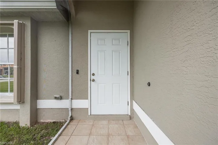1323 Se 21st Ave, Cape Coral Fl 33990