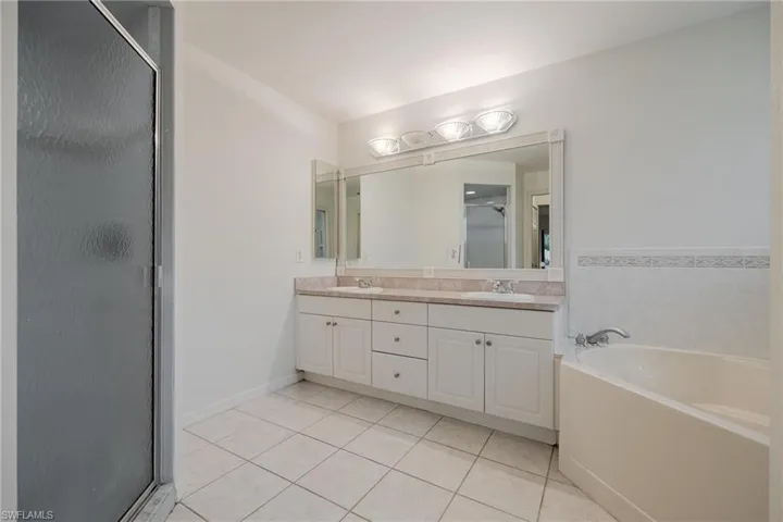 1323 Se 21st Ave, Cape Coral Fl 33990