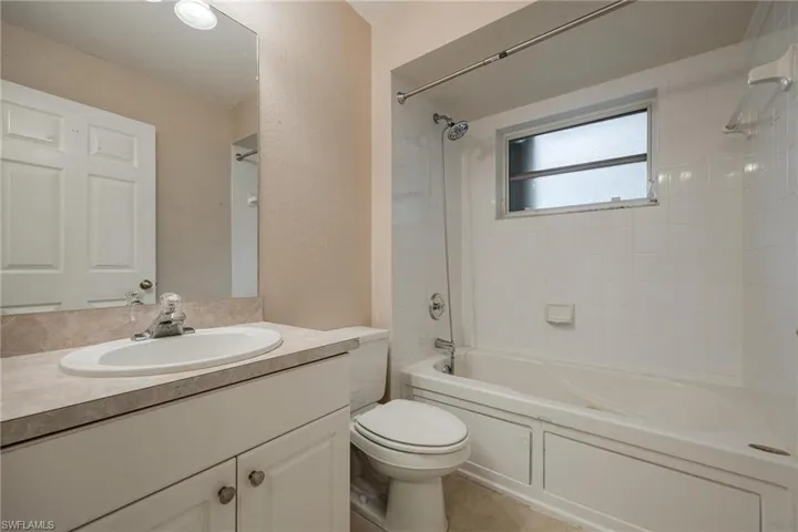 1323 Se 21st Ave, Cape Coral Fl 33990