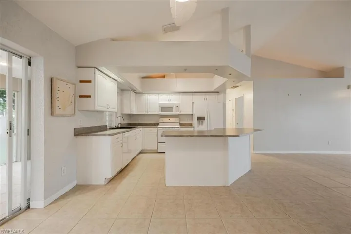 1323 Se 21st Ave, Cape Coral Fl 33990