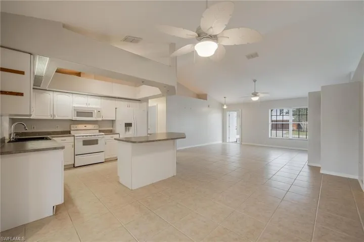 1323 Se 21st Ave, Cape Coral Fl 33990