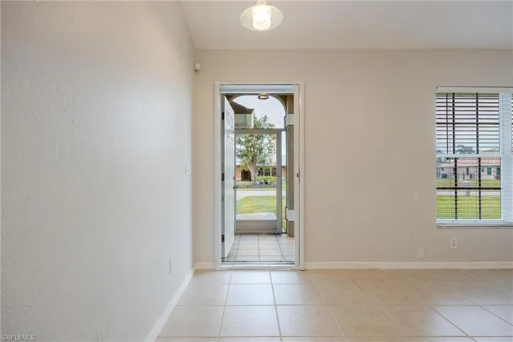 1323 Se 21st Ave, Cape Coral Fl 33990