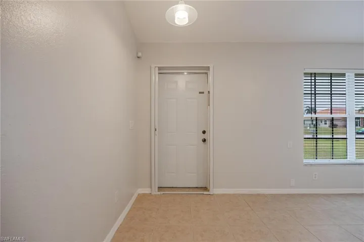 1323 Se 21st Ave, Cape Coral Fl 33990