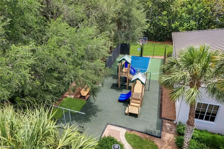 1895  Les Chateaux  BLVD, Naples, FL 34109