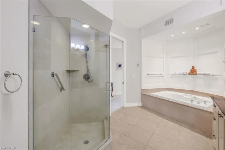 1895  Les Chateaux  BLVD, Naples, FL 34109