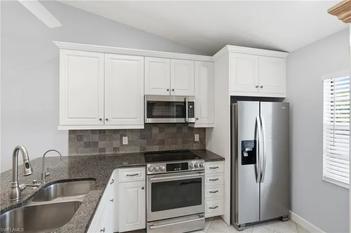 1706 Kings Lake Blvd 203, Naples, Florida 34112