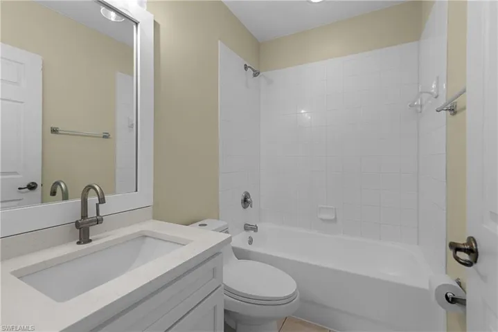 9555  Roundstone  CIR, Fort Myers, FL 33967