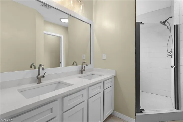 9555  Roundstone  CIR, Fort Myers, FL 33967