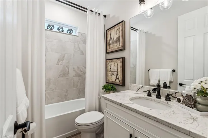 Full bathroom featuring vanity, toilet, and shower / bath combo with shower curtain