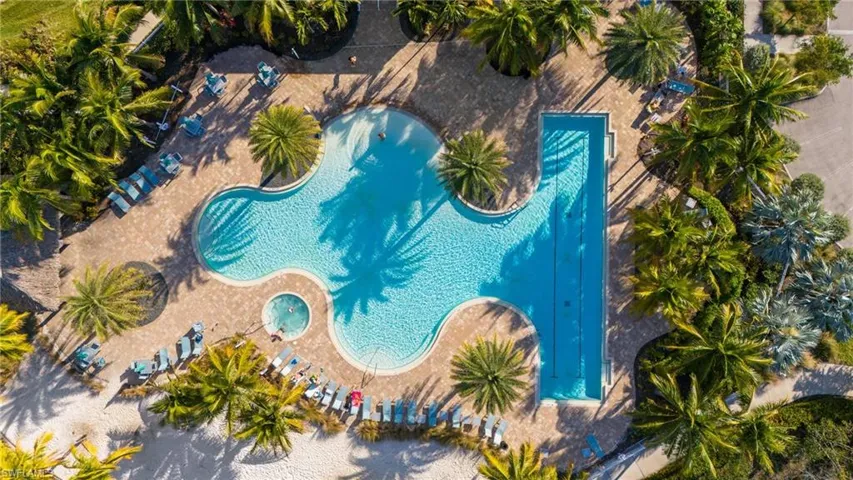Birds eye view of property