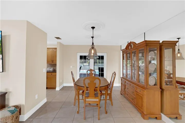 3722 Se 6th Ave, Cape Coral, Florida 33904