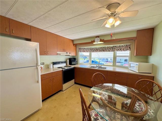 All appliances convey with the unit.