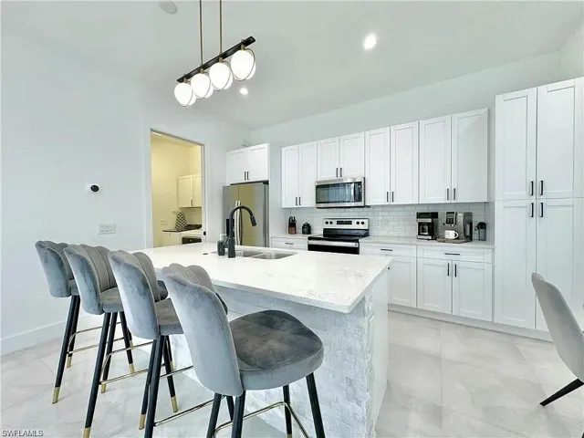 3155  Karen  DR, Naples, FL 34112
