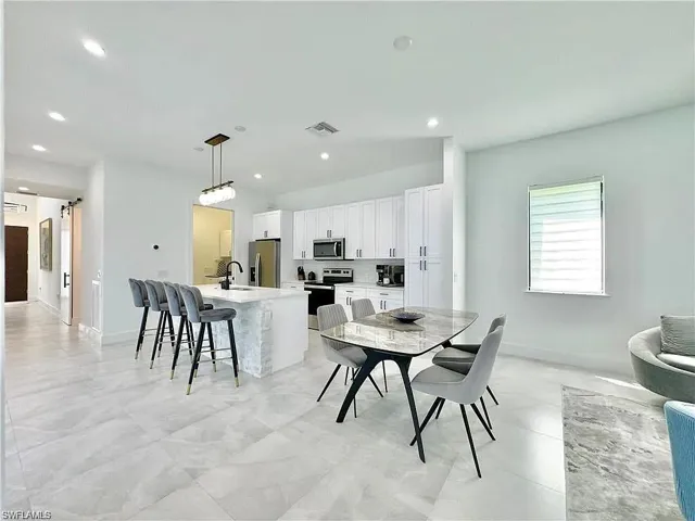 3155  Karen  DR, Naples, FL 34112