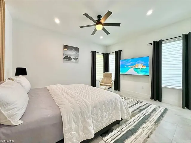 3155  Karen  DR, Naples, FL 34112