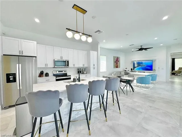 3155  Karen  DR, Naples, FL 34112