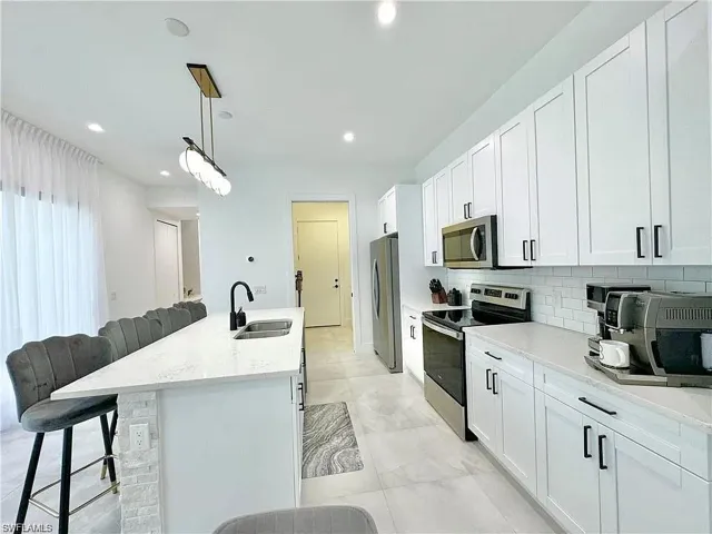 3155  Karen  DR, Naples, FL 34112