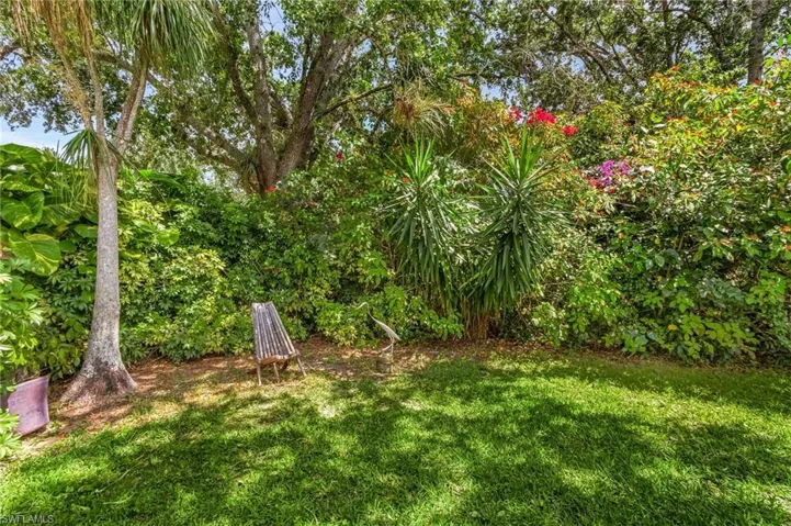 80  Fountain  CIR, Naples, FL 34119