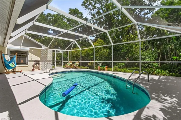 80  Fountain  CIR, Naples, FL 34119