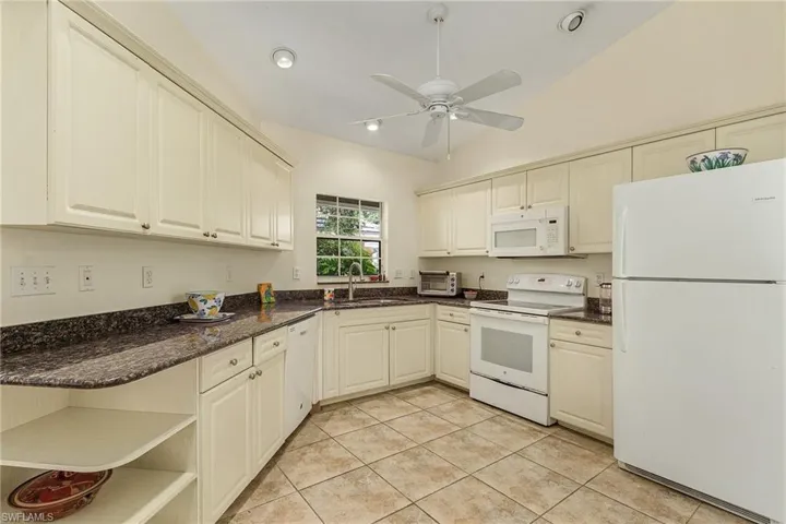 80  Fountain  CIR, Naples, FL 34119