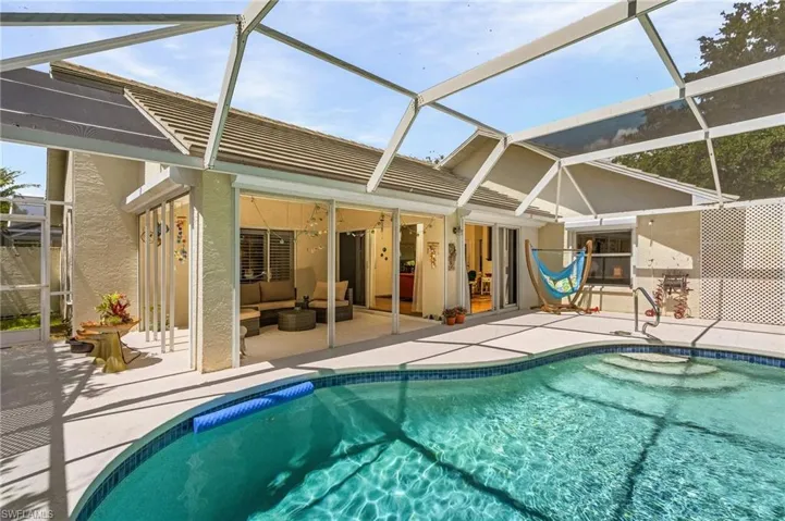 80  Fountain  CIR, Naples, FL 34119