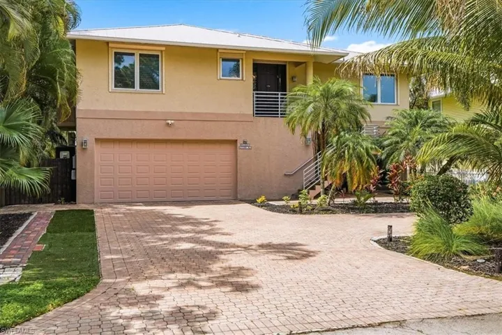 1680 Avion Pl, Naples, Florida 34104