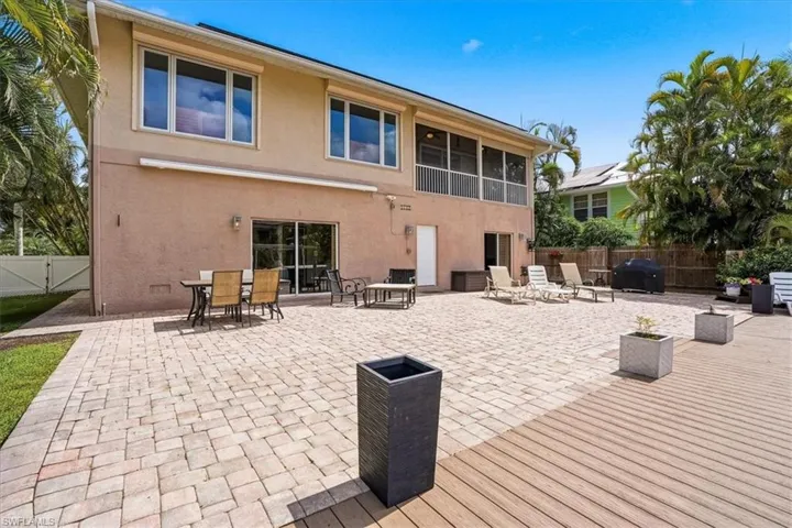1680 Avion Pl, Naples, Florida 34104
