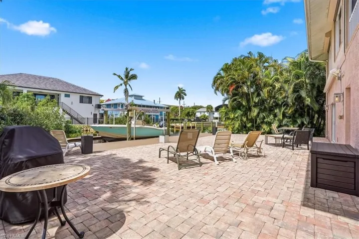 1680 Avion Pl, Naples, Florida 34104