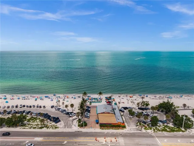 Just minutes from Bonita Beach and Barefoot Beach