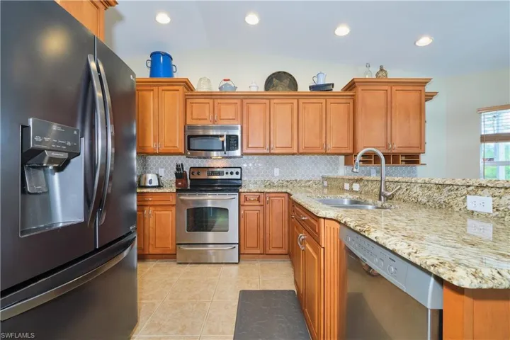 2220  Canton  AVE, Alva, FL 33920