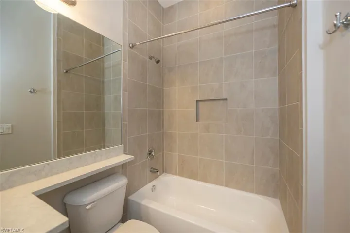 2nd full bathroom with tub/shower