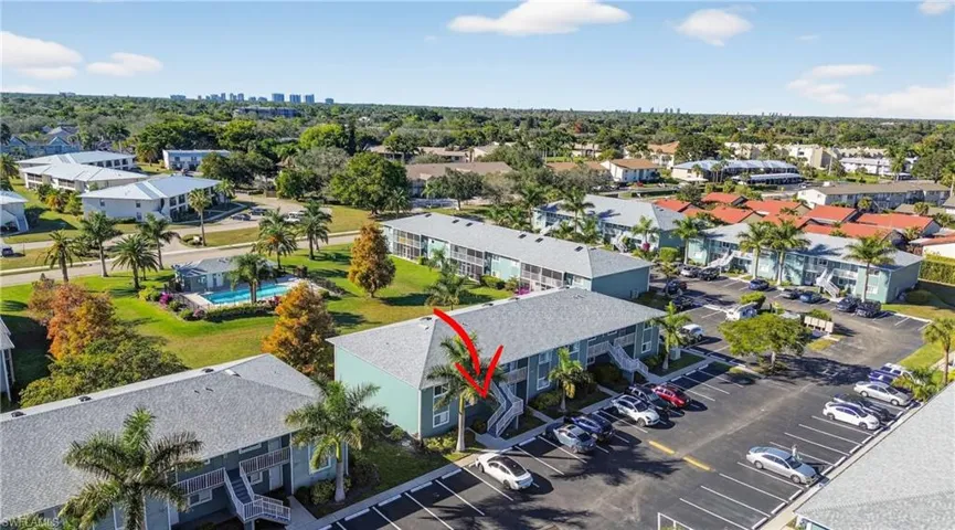 Bird's eye view of apartment complex