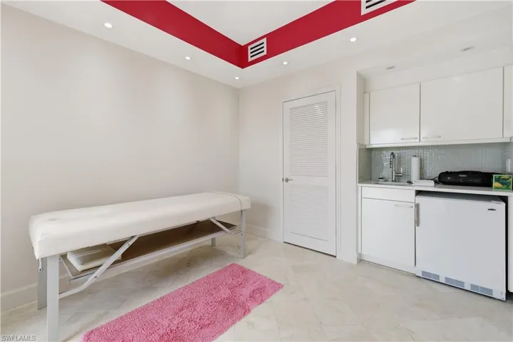 8665 Bay Colony Dr 2001, Naples, Florida 34108