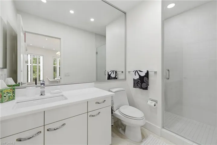 8665 Bay Colony Dr 2001, Naples, Florida 34108