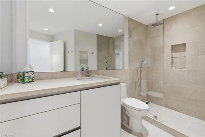 8665 Bay Colony Dr 2001, Naples, Florida 34108