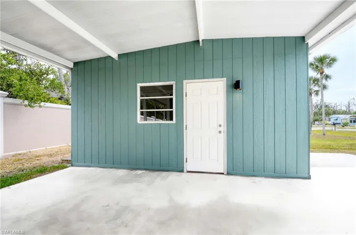 16  Sonderhen  DR, Naples, FL 34114
