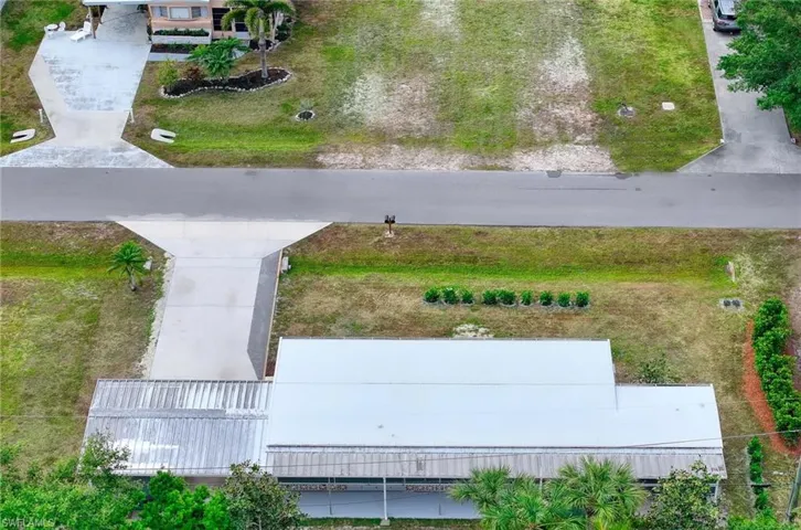 16  Sonderhen  DR, Naples, FL 34114