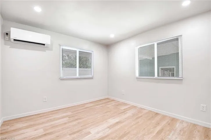 16  Sonderhen  DR, Naples, FL 34114