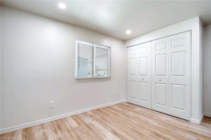 16  Sonderhen  DR, Naples, FL 34114