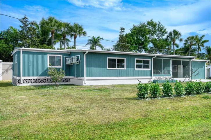 16  Sonderhen  DR, Naples, FL 34114