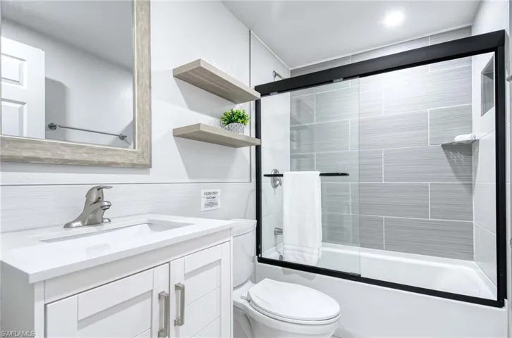 16  Sonderhen  DR, Naples, FL 34114